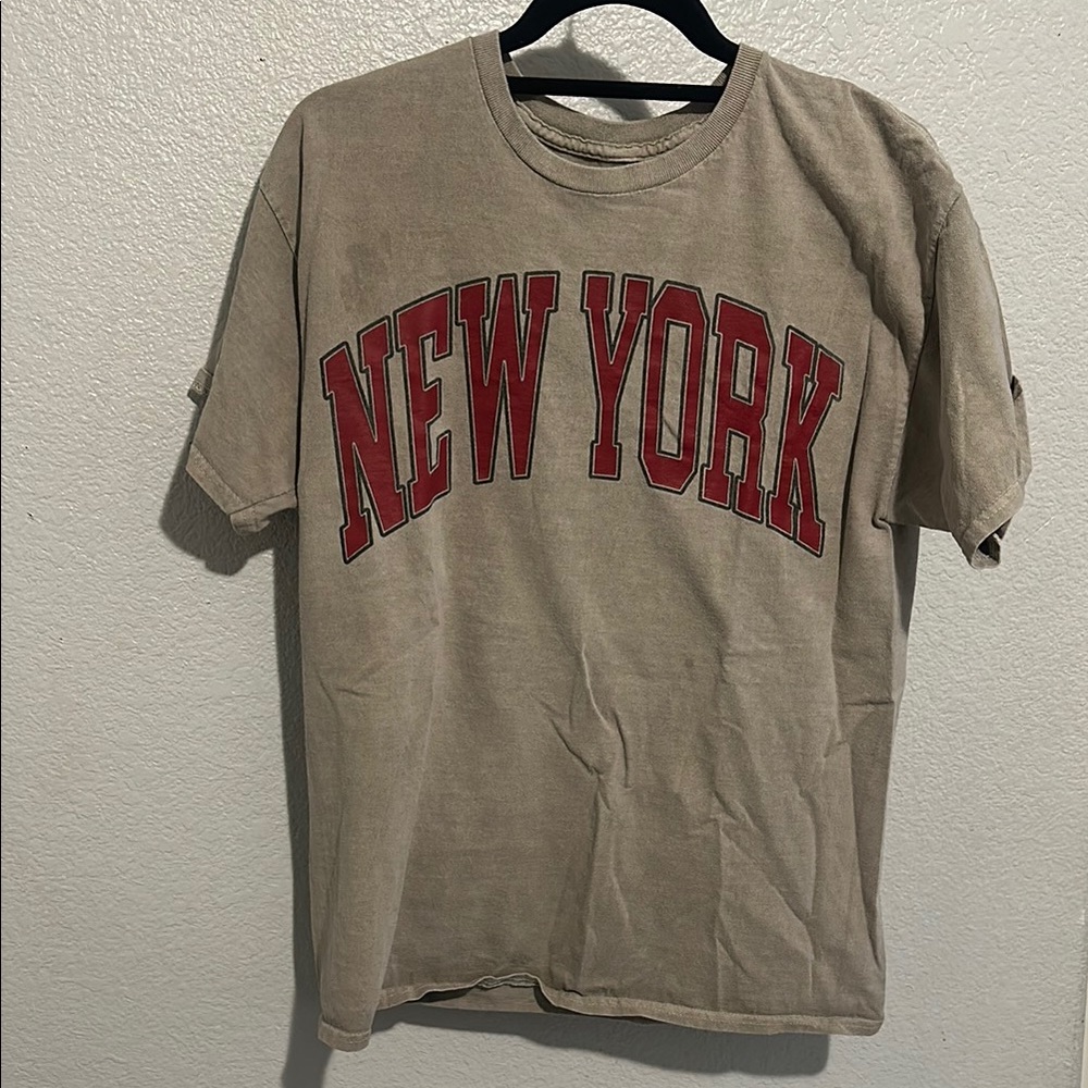 New York Graphic Tee - Tan and Red